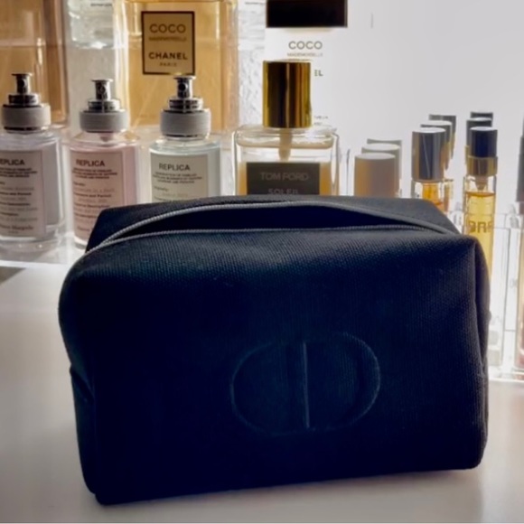 Dior NWOT Pouch in Black CD Logo. (Small see photos for measurements) - Picture 8 of 8
